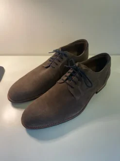 Worn once Suede brown Clarks