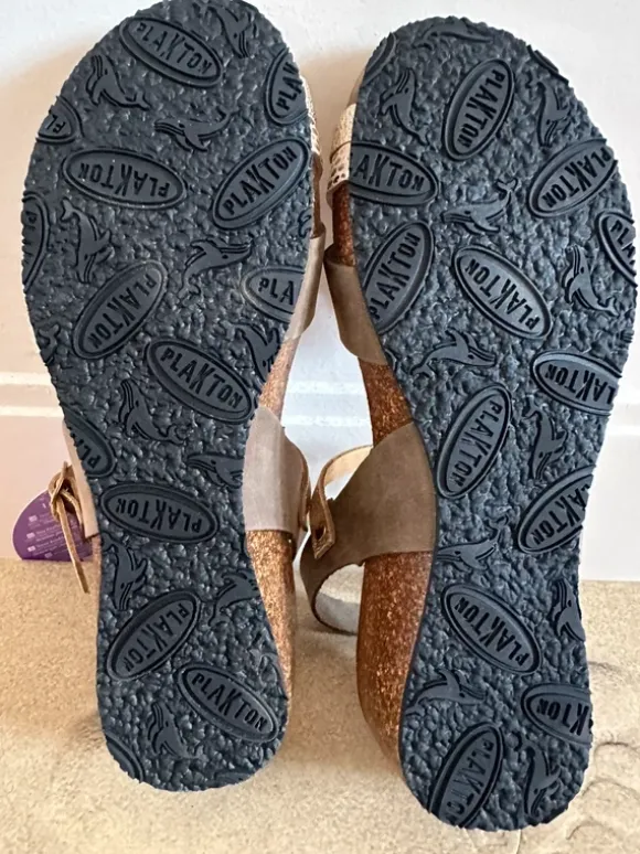Wunderschöne bequeme Sandalen in Gold/Khaki (Gr. 37)