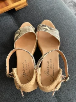 Wunderschöne Keilabsatz-Espadrilles von Gaimo