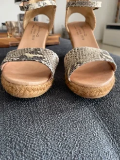 Wunderschöne Keilabsatz-Espadrilles von Gaimo