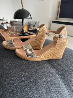 Wunderschöne Keilabsatz-Espadrilles von Gaimo