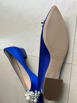 Wunderschöne royalblaue Damenschuhe mit Perlen