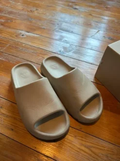 Yeezi slide