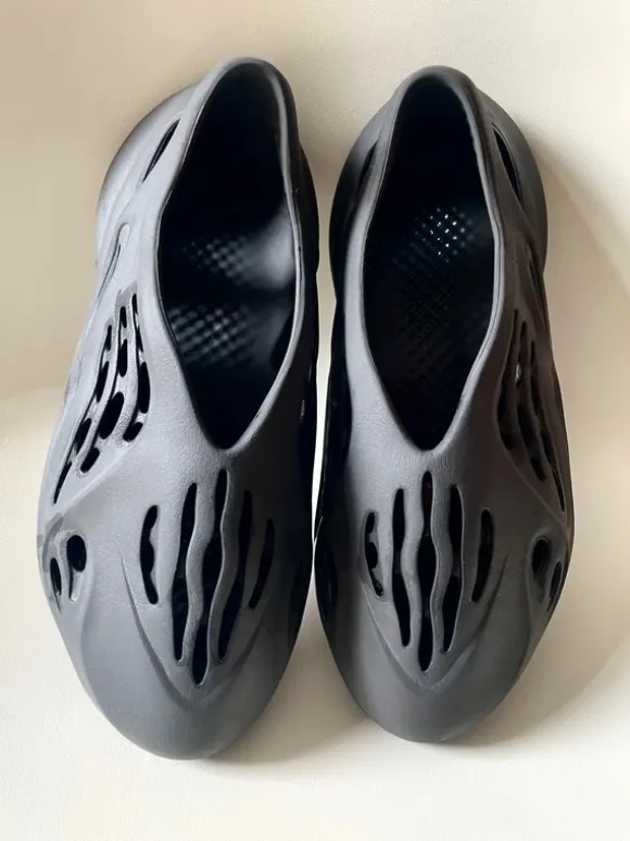 Yeezy Foam Runner Black