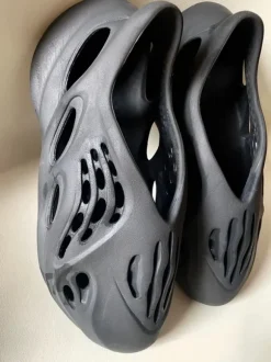 Yeezy Foam Runner Black