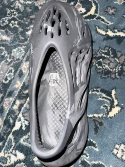 Yeezy foam runners grey