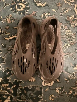 Yeezy foam runners grey