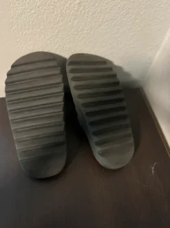 Yeezy slide Onyx Black