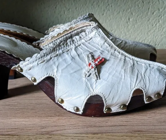 Y2K Vintage Pearly Clogs with Small Bows
