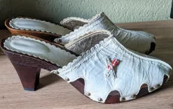 Y2K Vintage Pearly Clogs with Small Bows