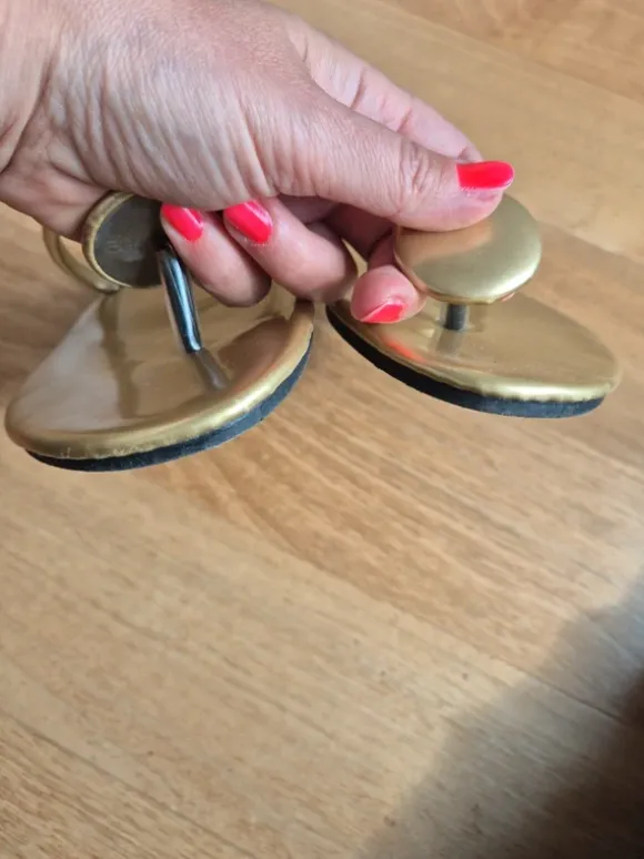 Zehentrenner Sandalen gold 39 Slipper