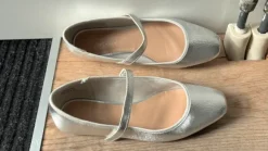 Zilveren ballarina van Call It Spring