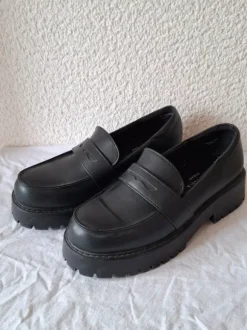 Zwarte chunky loafers met plateauzool van Monki