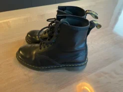 Zwarte dr martens