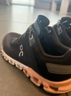 Zwarte On cloud schoenen