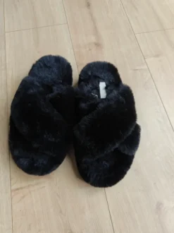 Zwarte pantoffels H&M