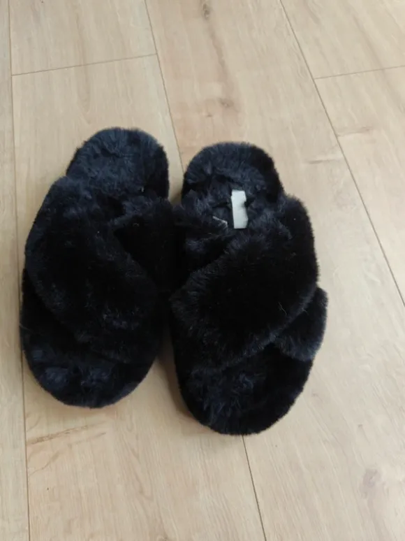 Zwarte pantoffels H&M