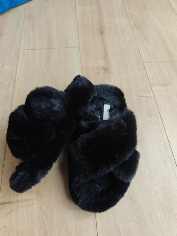 Zwarte pantoffels H&M