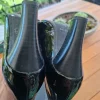 Zwarte pumps in lakleer
