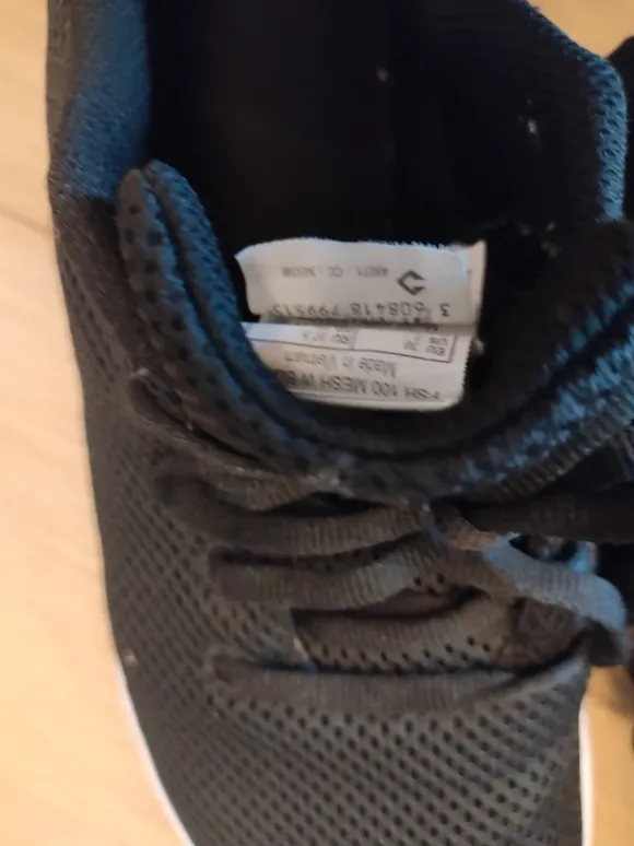 Zwarte sportschoenen maat 38.